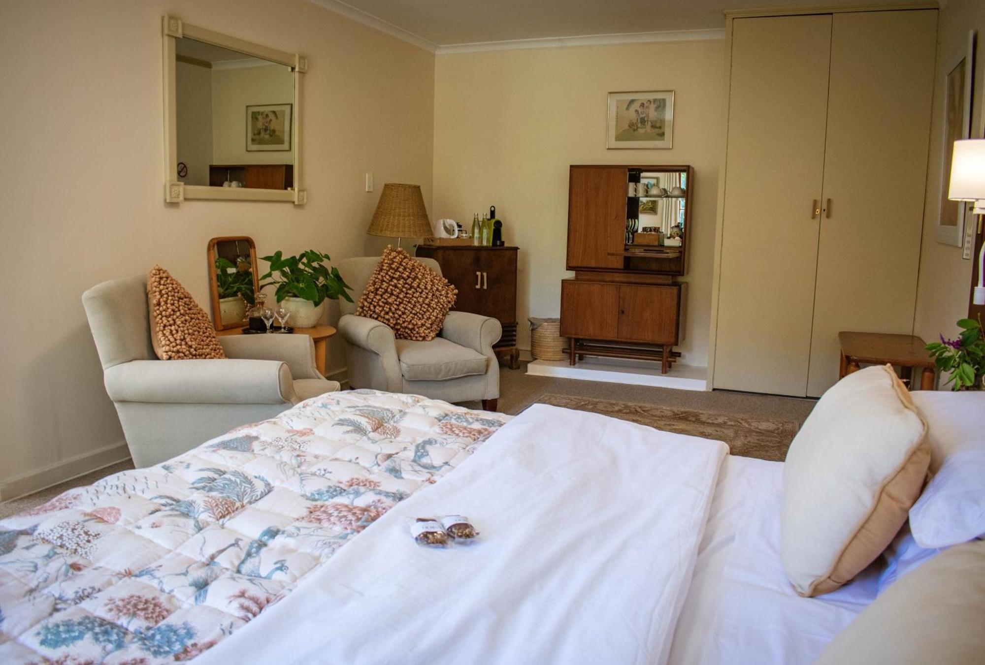 5 Seasons Guest House สเตลเลนบอช ภายนอก รูปภาพ