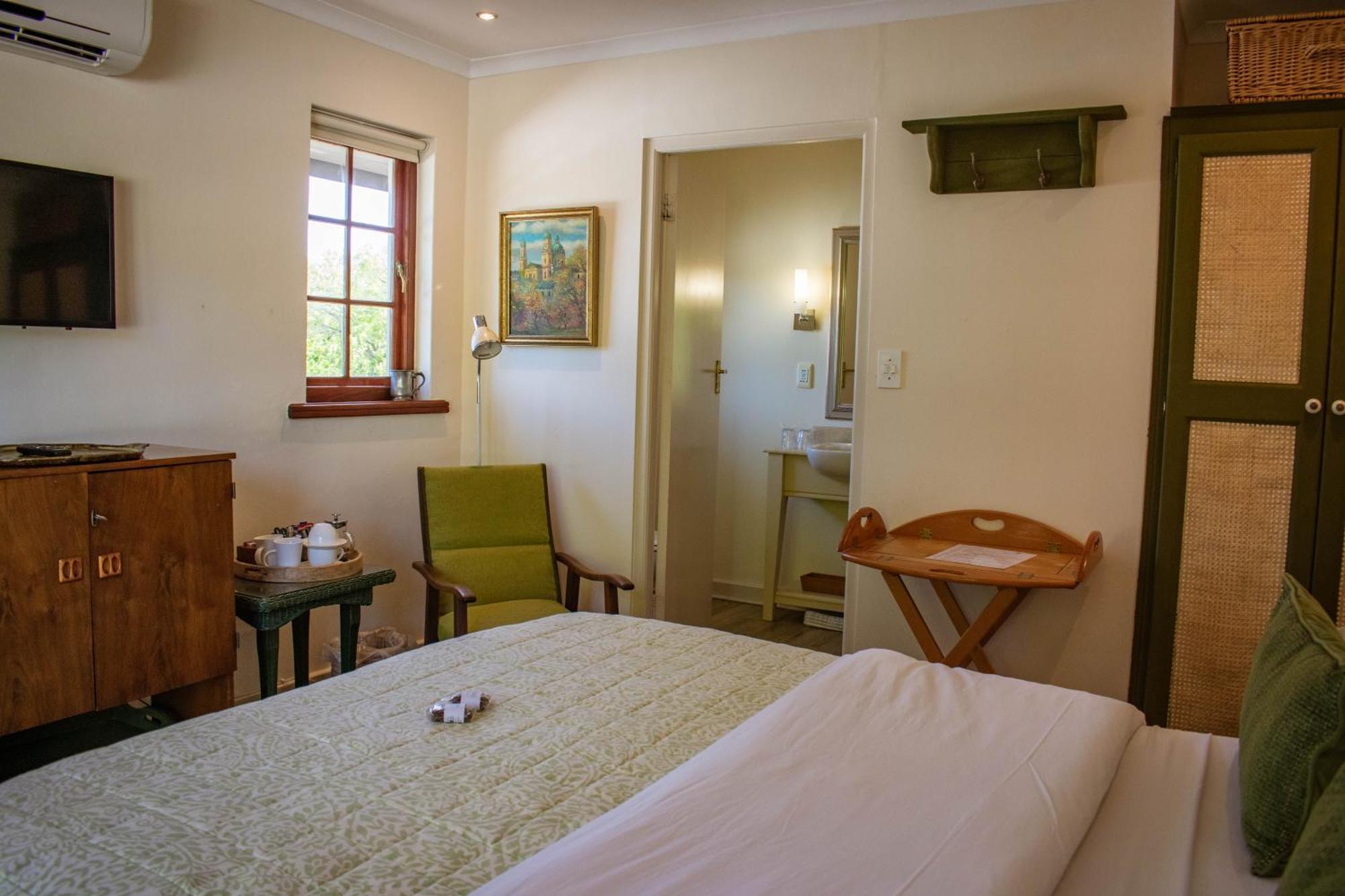 5 Seasons Guest House สเตลเลนบอช ภายนอก รูปภาพ