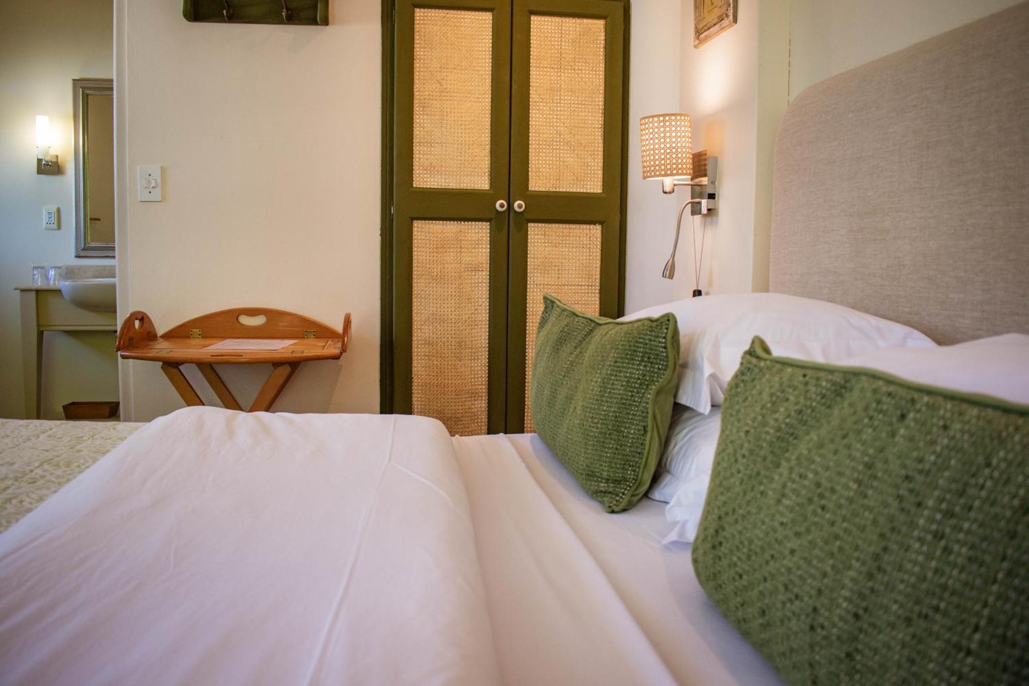 5 Seasons Guest House สเตลเลนบอช ภายนอก รูปภาพ