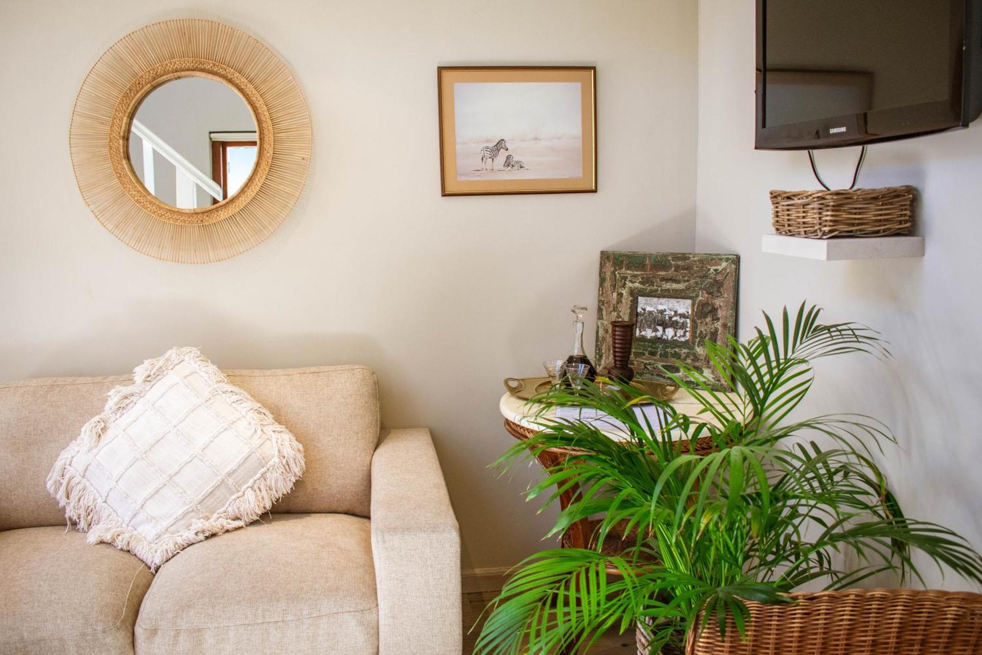 5 Seasons Guest House สเตลเลนบอช ภายนอก รูปภาพ