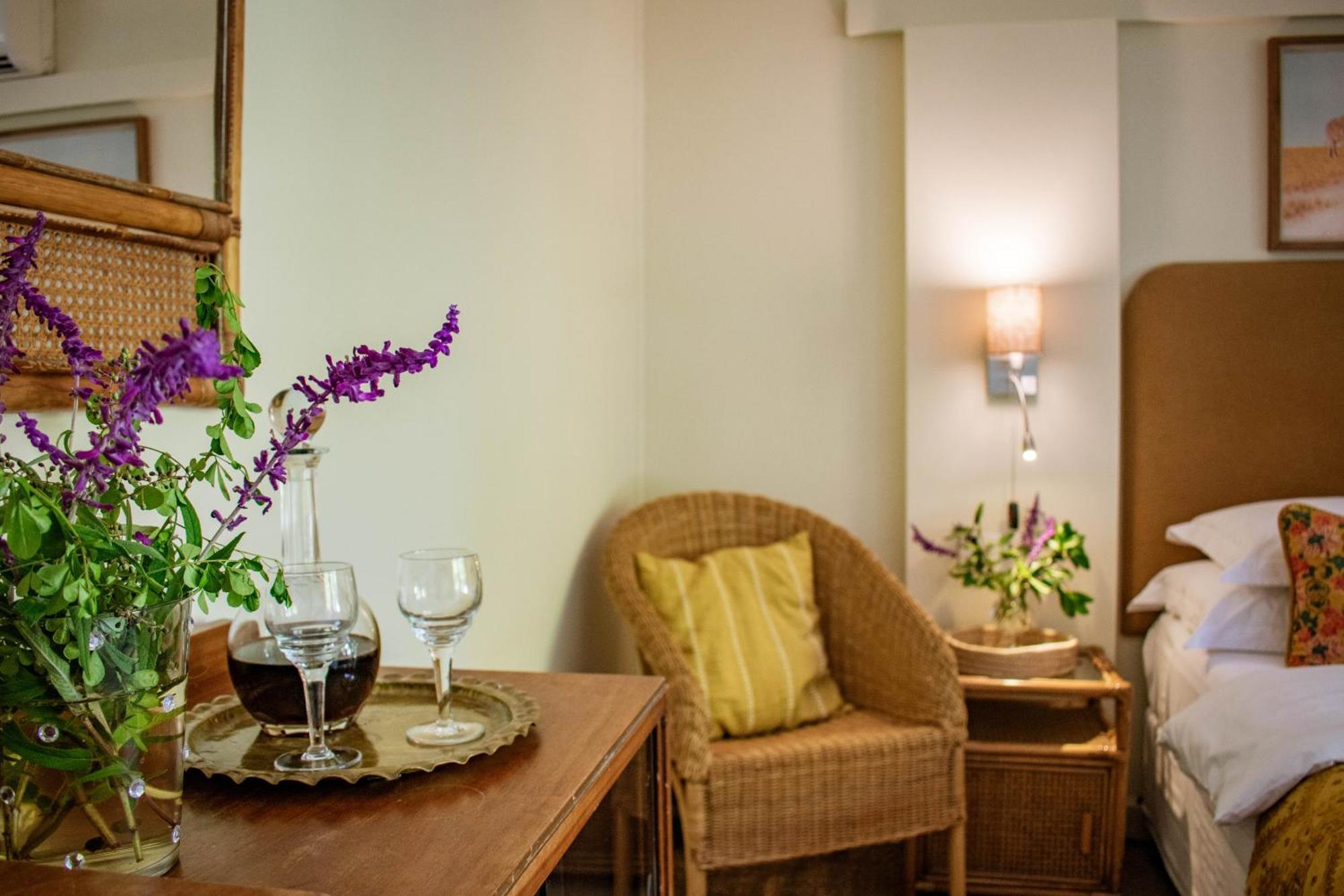 5 Seasons Guest House สเตลเลนบอช ภายนอก รูปภาพ