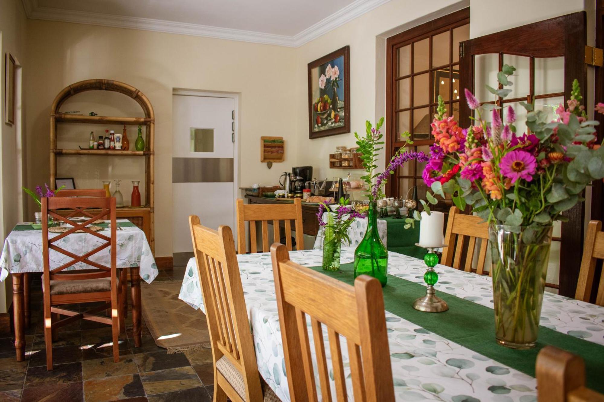 5 Seasons Guest House สเตลเลนบอช ภายนอก รูปภาพ